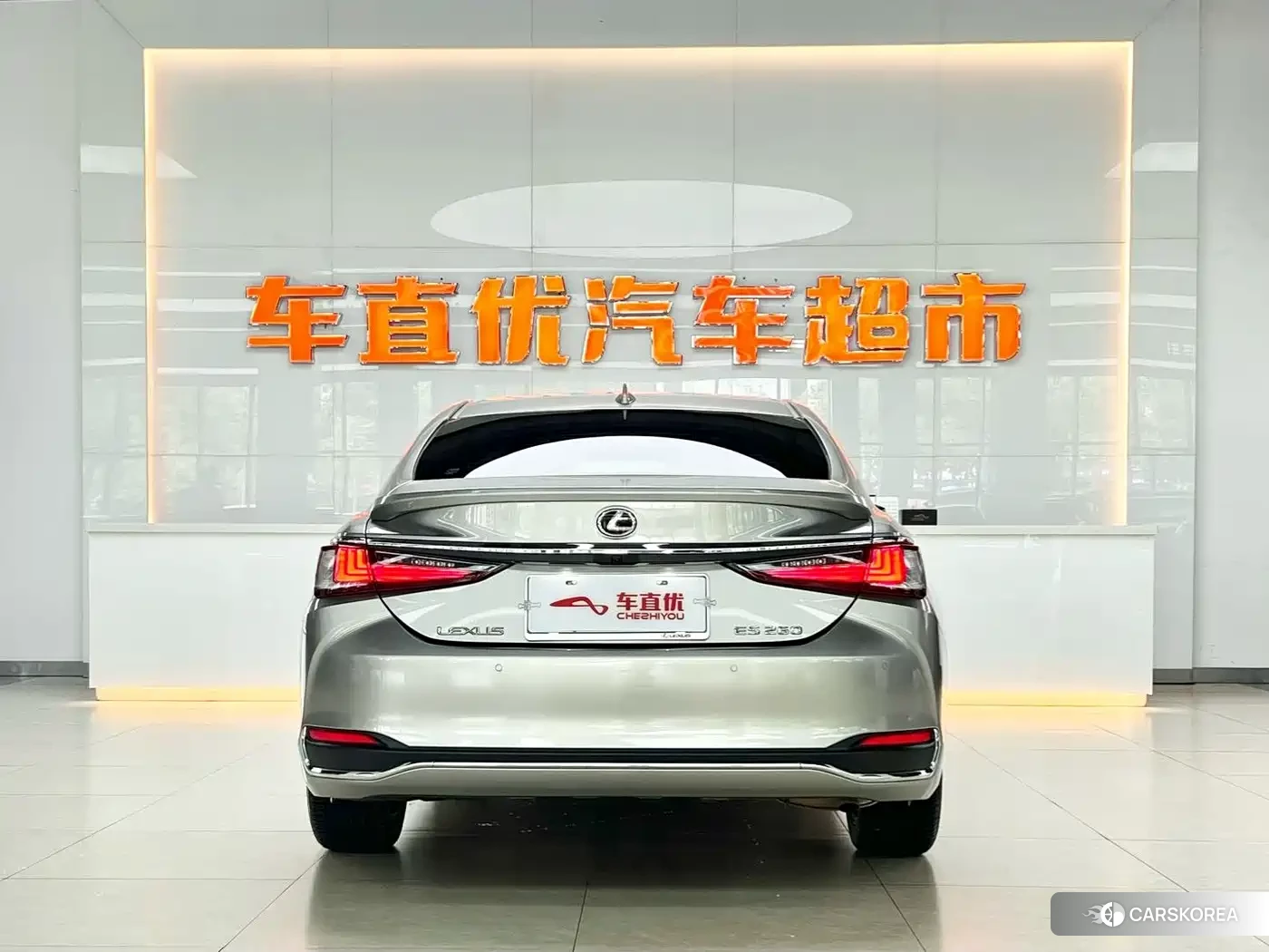 Lexus ES 2023 Silver/gray из Китая, фото 3