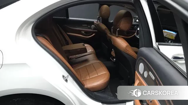 Mercedes-Benz E-Class W213 2019 Белый из Кореи, фото 2