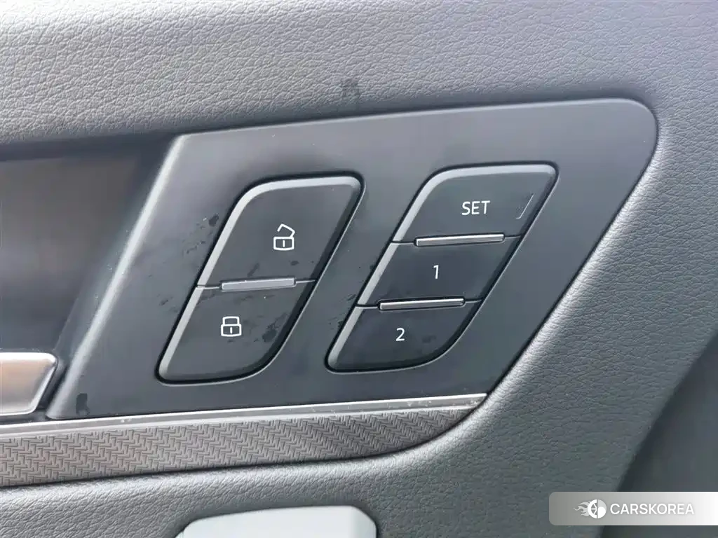 Audi Q5L 2022 Silver/gray из Китая, фото 2