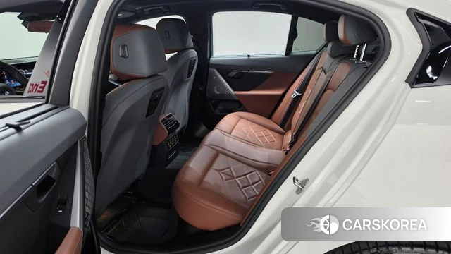 BMW 5 Series (G60) 2024 Белый из Кореи, фото 2