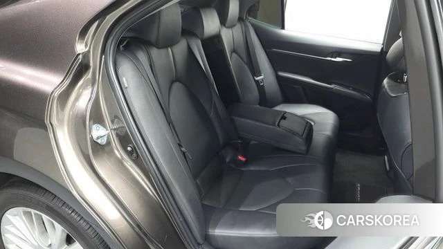 Toyota Camry (XV70) 2019 Коричневый из Кореи, фото 2