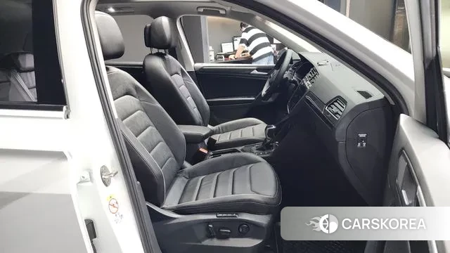 Volkswagen Tiguan second Generation 2022 Белый из Кореи, фото 2