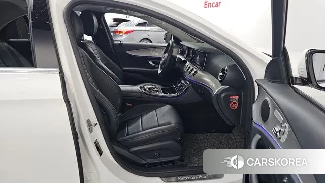 Mercedes-Benz E-Class W213 2018 Белый из Кореи, фото 2