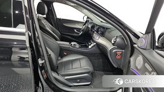 Mercedes-Benz E-Class W213 2019 Черный из Кореи, фото 2