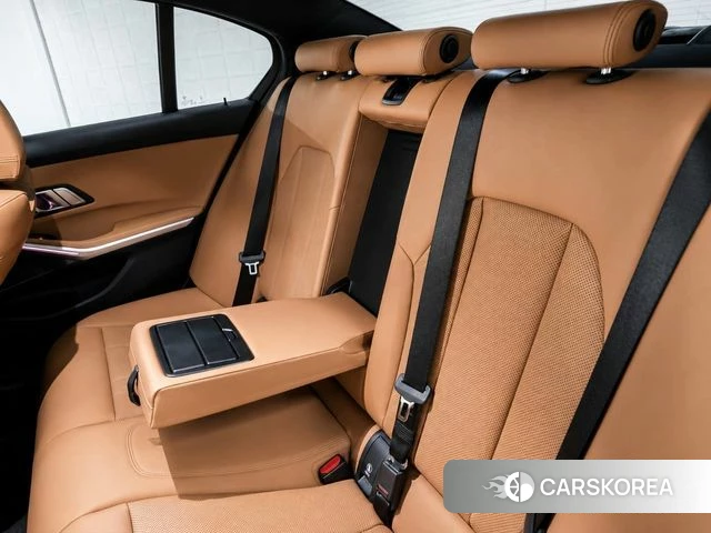 BMW 3 Series (G20) 2025 Небесно-голубой из Кореи, фото 2