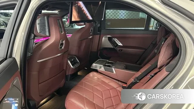 BMW 7 Series (G70) 2023 Песочный из Кореи, фото 2