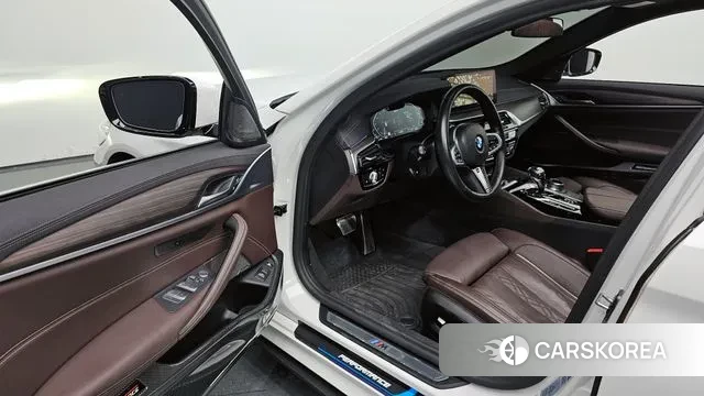 BMW 5 Series (G30) 2021 Белый из Кореи, фото 2