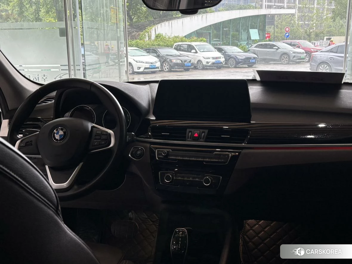 BMW X1 2021 Белый из Китая, фото 2