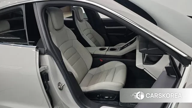 Porsche Taycan 2021 Серебристо-серый из Кореи, фото 2