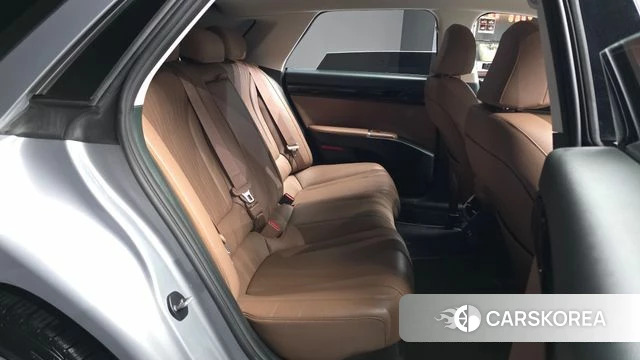 Hyundai Grandeur Hybrid (GN7) 2023 Серебристо-серый из Кореи, фото 2