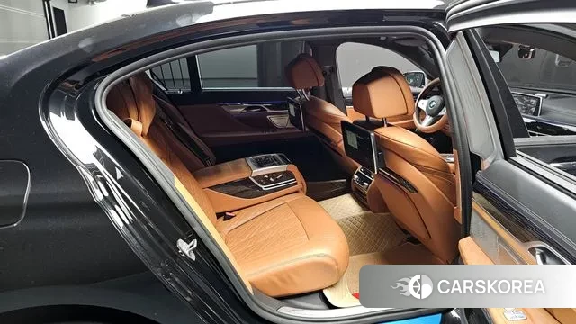 BMW 7 Series (G11) 2022 Черный из Кореи, фото 2