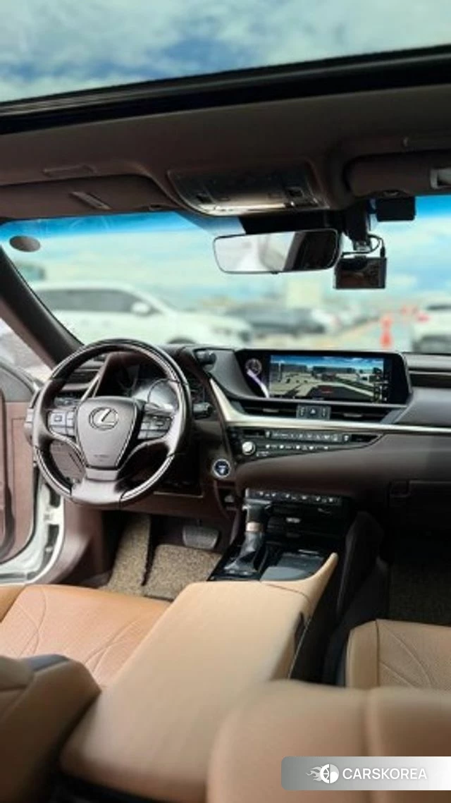 Lexus ES300h 7th generation 2021 Белый из Кореи, фото 2