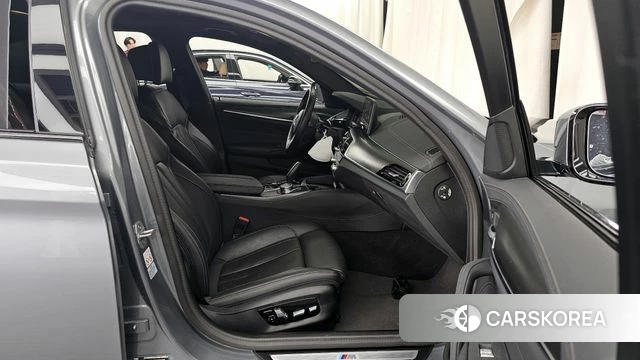 BMW 5 Series (G30) 2023 Серый из Кореи, фото 2