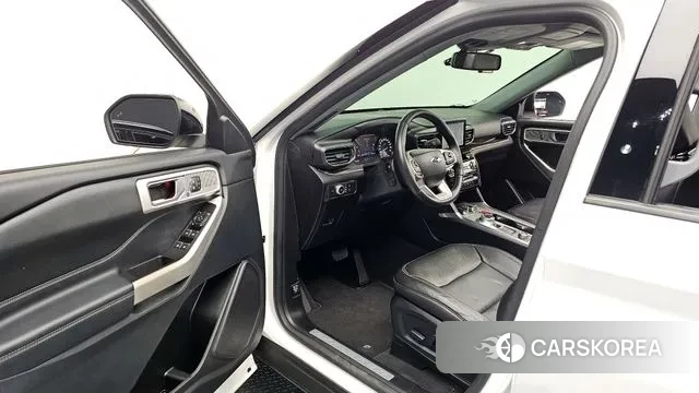 Ford Explorer 6th Generation 2022 Белый из Кореи, фото 2