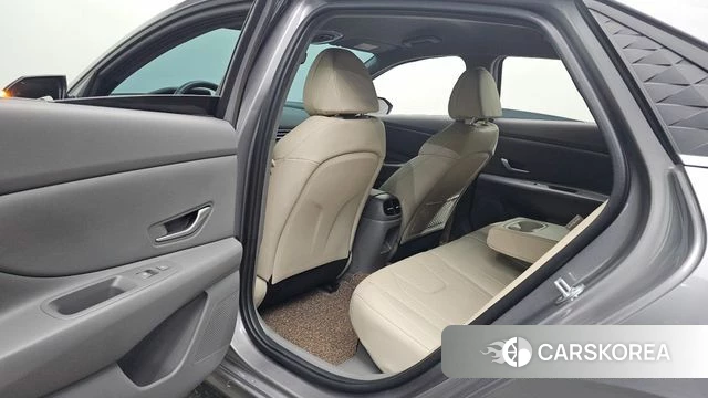 Hyundai The New Avante Hybrid (CN7) 2023 Серебристо-серый из Кореи, фото 2