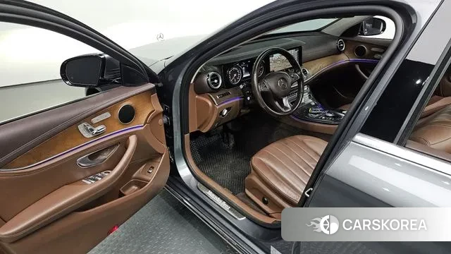 Mercedes-Benz E-Class W213 2018 Серый из Кореи, фото 2