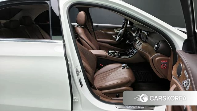 Mercedes-Benz E-Class W213 2019 Белый из Кореи, фото 2
