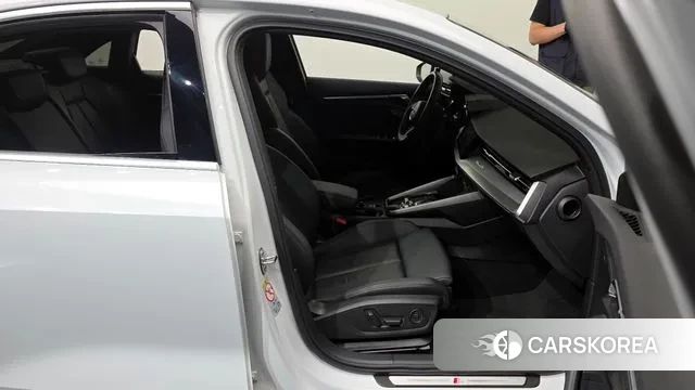 Audi A3 (8Y) 2023 Белый из Кореи, фото 2