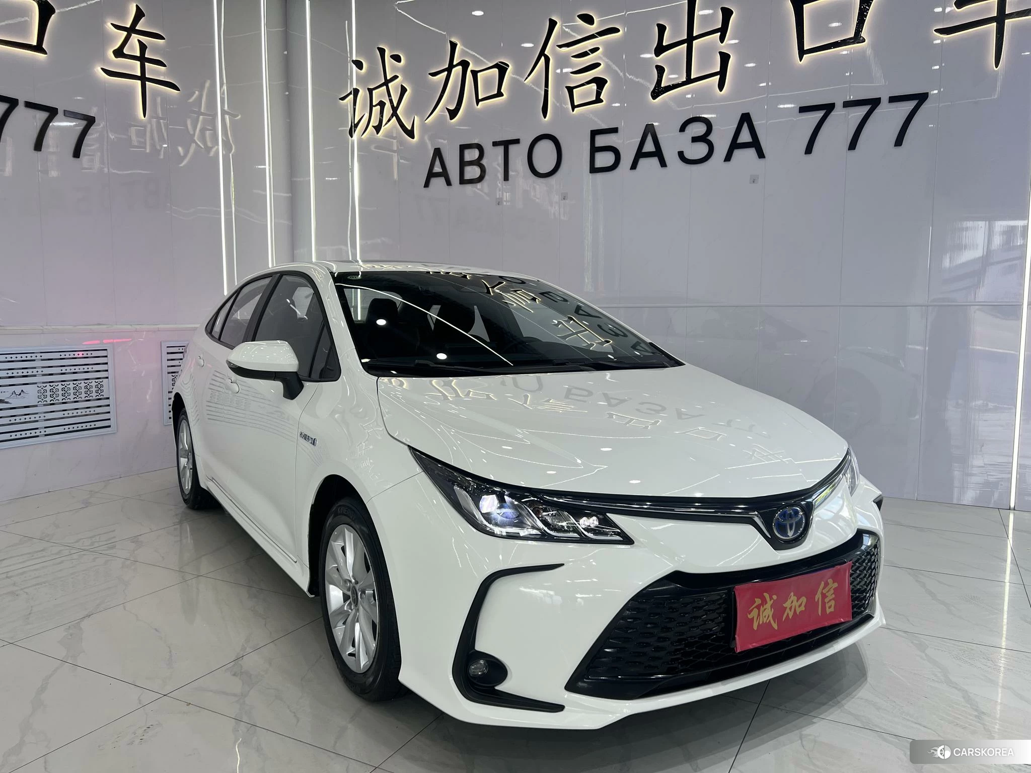 Toyota Corolla 2023 Белый из Китая, фото 2