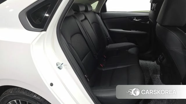Kia The New K3 2nd generation 2022 Белый из Кореи, фото 2