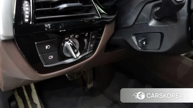 BMW 5 Series (G30) 2020 Серый из Кореи, фото 2