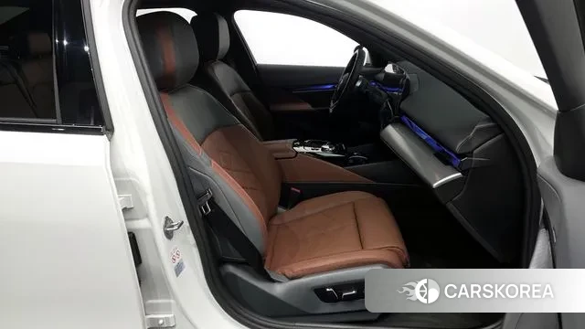 BMW 5 Series (G60) 2024 Белый из Кореи, фото 2