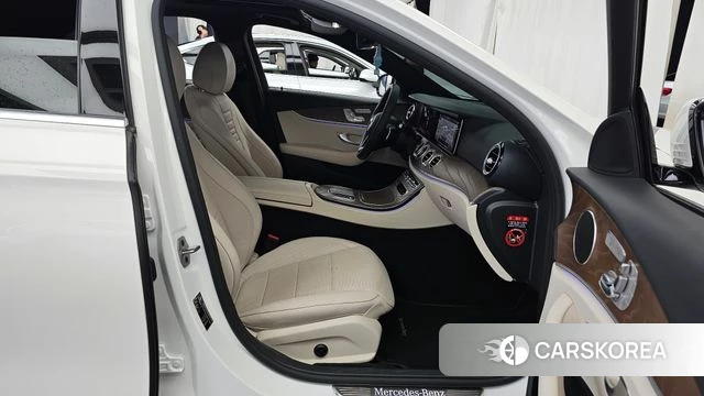 Mercedes-Benz E-Class W213 2021 Белый из Кореи, фото 2
