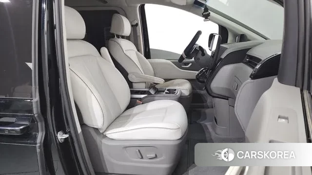 Hyundai Staria 2023 Черный из Кореи, фото 2