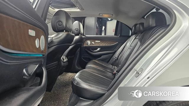 Mercedes-Benz E-Class W213 2018 Серебряный из Кореи, фото 2