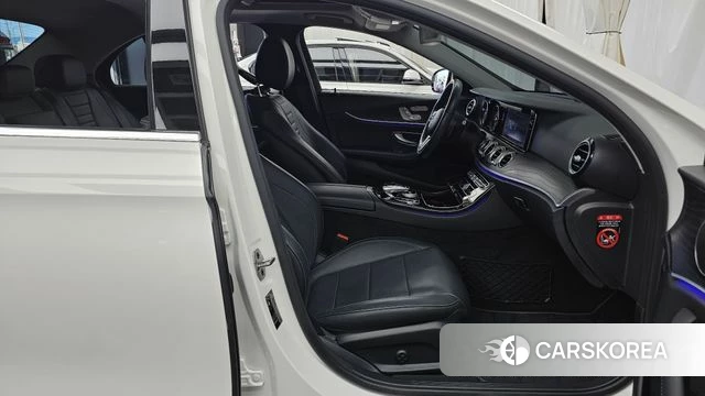 Mercedes-Benz E-Class W213 2019 Белый из Кореи, фото 2