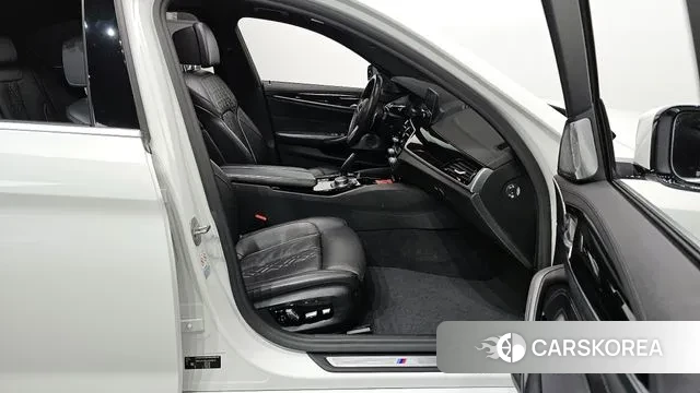 BMW 5 Series (G30) 2020 Белый из Кореи, фото 2