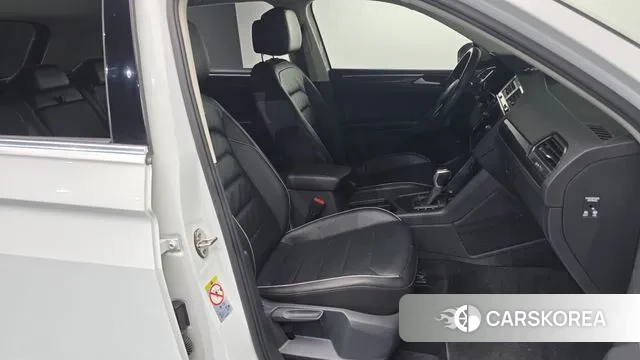 Volkswagen Tiguan second Generation 2022 Белый из Кореи, фото 2