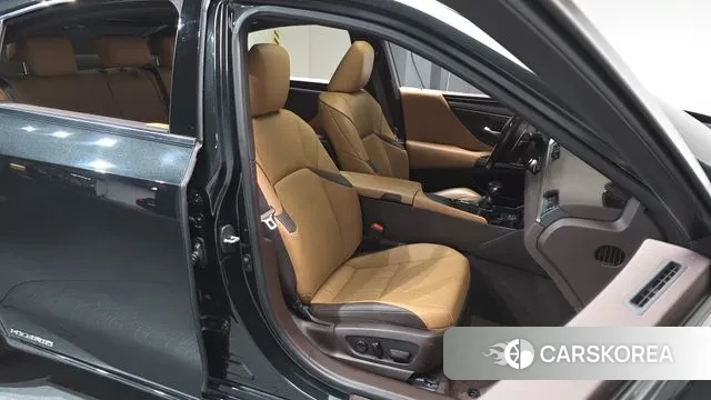 Lexus ES300h 7th generation 2020 Черный из Кореи, фото 2