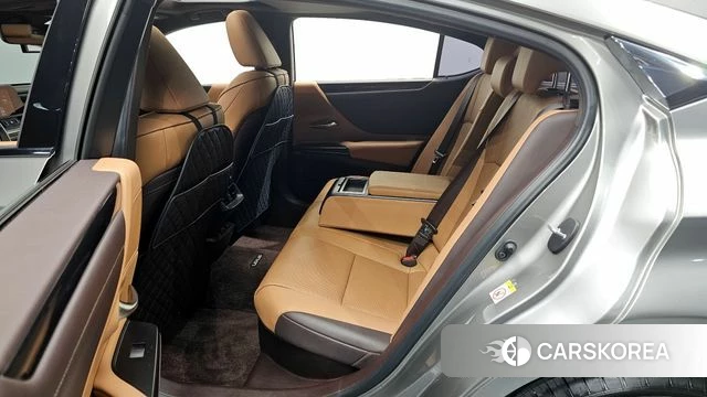 Lexus ES300h 7th generation 2018 Серебристо-серый из Кореи, фото 2