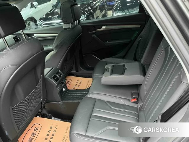 Audi Q5L 2022 Темно-серый из Китая, фото 2