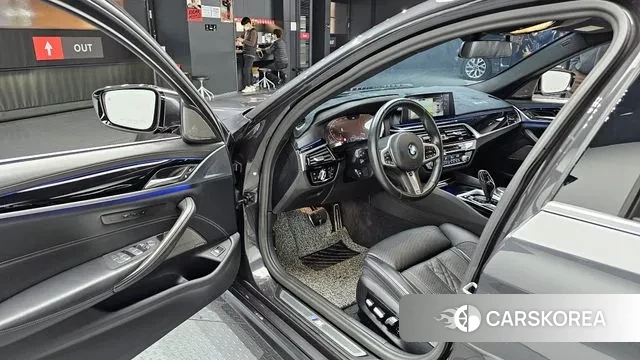 BMW 5 Series (G30) 2020 Серый из Кореи, фото 2