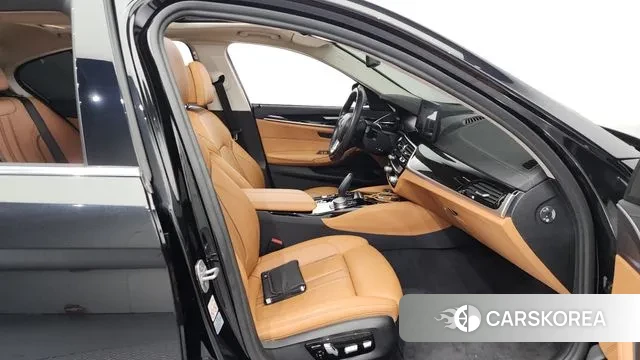 BMW 5 Series (G30) 2021 Черный из Кореи, фото 2