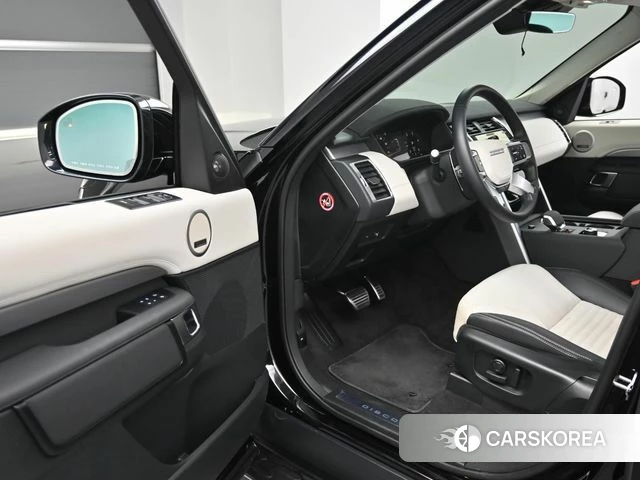 Land Rover Discovery 5 2025 Черный из Кореи, фото 2