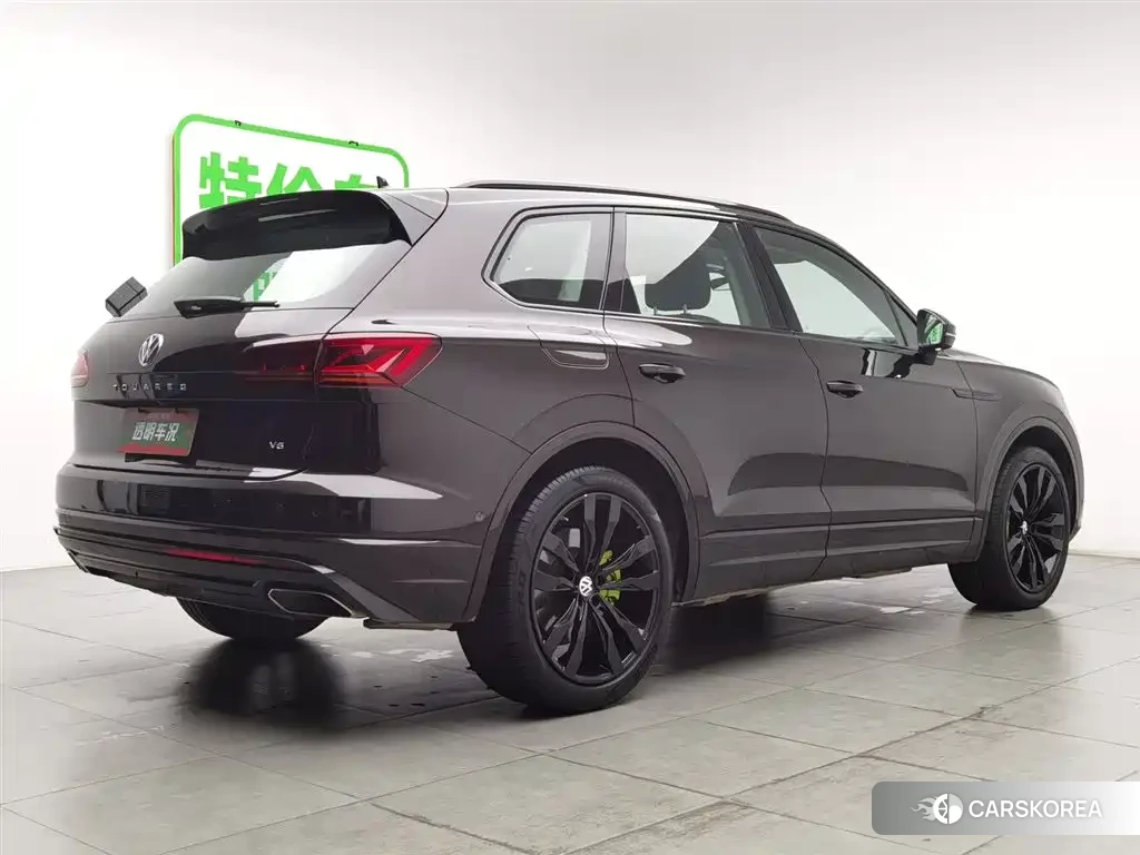 Volkswagen Touareg 2020 Champagne/brown из Китая, фото 2