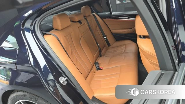 BMW 5 Series (G30) 2022 Черный из Кореи, фото 2