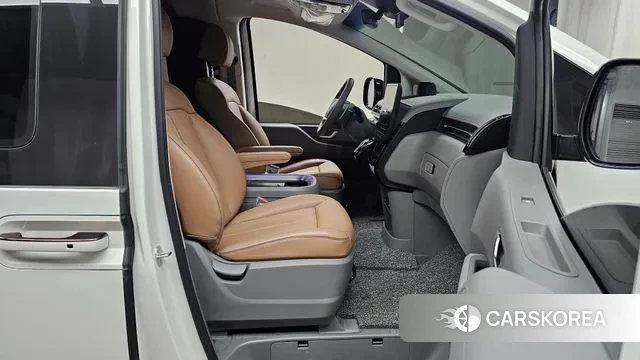 Hyundai Staria 2023 Белый из Кореи, фото 2