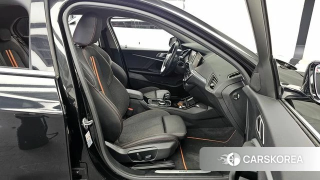 BMW 1 Series (F40) 2021 Черный из Кореи, фото 2