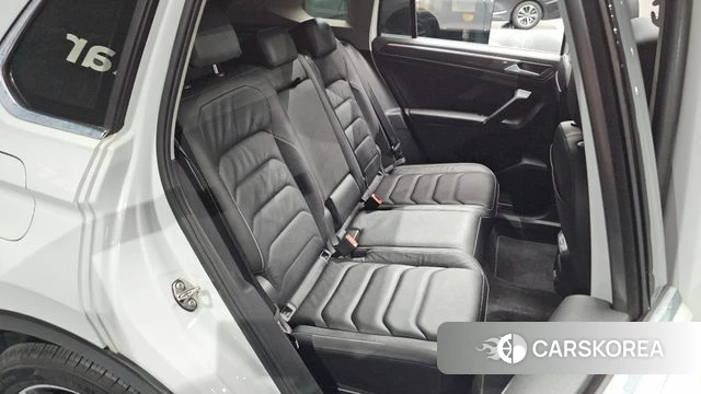 Volkswagen Tiguan second Generation 2022 Белый из Кореи, фото 2