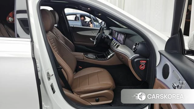 Mercedes-Benz E-Class W213 2021 Белый из Кореи, фото 2