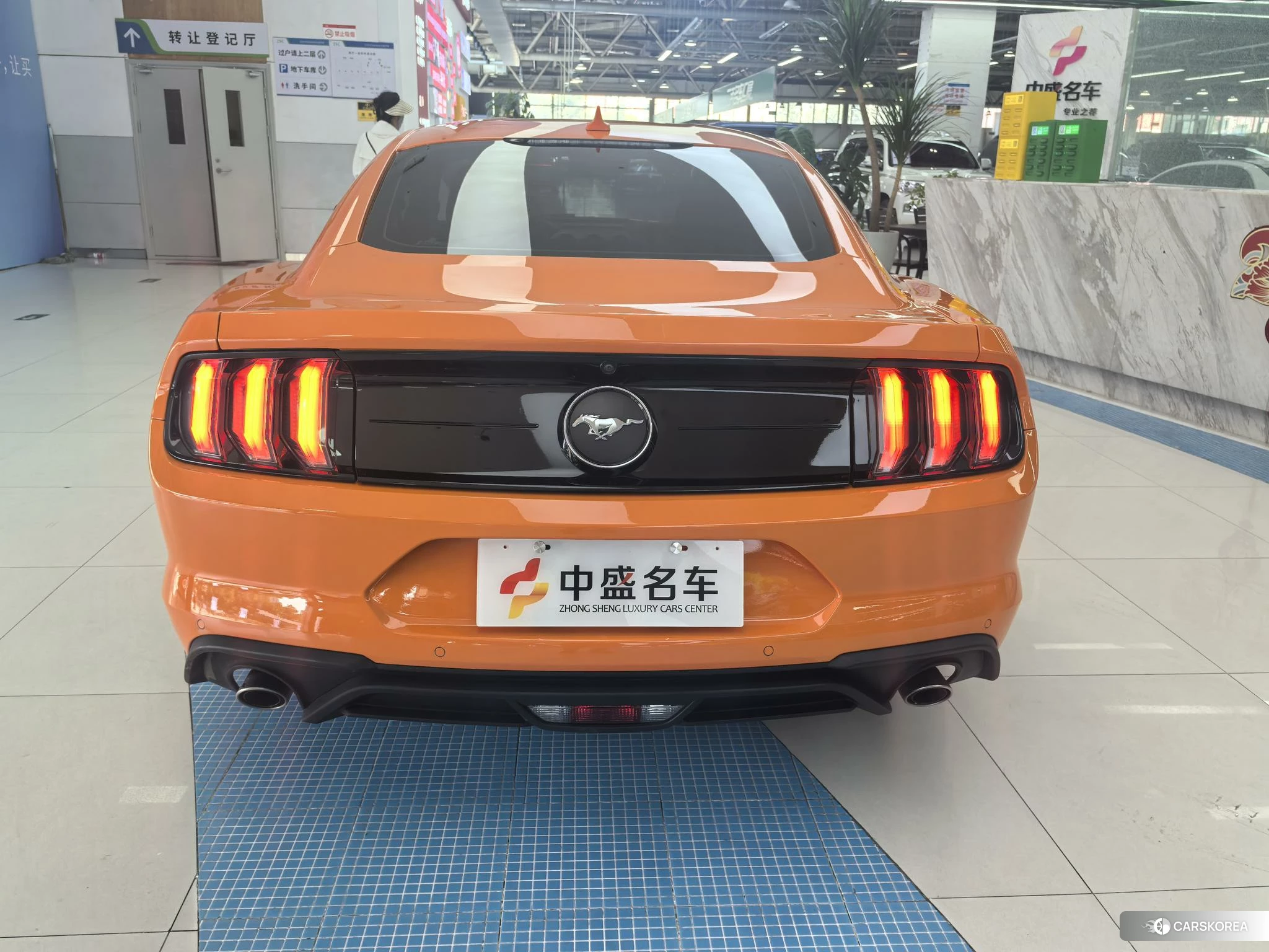 Ford Mustang 2020 Оранжевый из Китая, фото 2