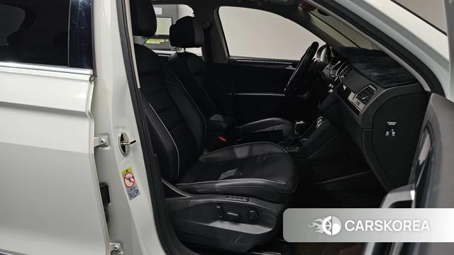 Volkswagen Tiguan second Generation 2020 Белый из Кореи, фото 2