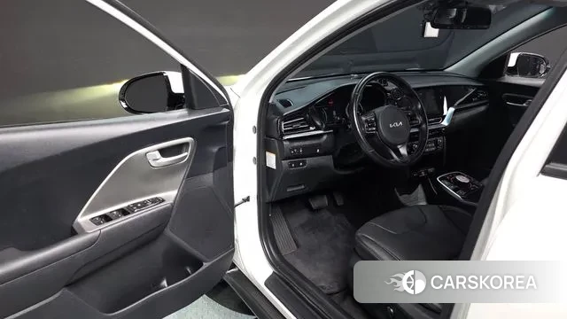 Kia Niro Plus 2022 Белый из Кореи, фото 2