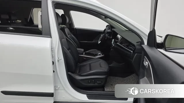 Kia Niro Plus 2022 Белый из Кореи, фото 2