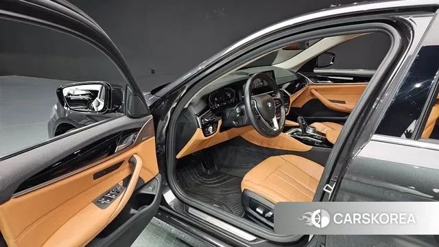 BMW 5 Series (G30) 2020 Серый из Кореи, фото 2