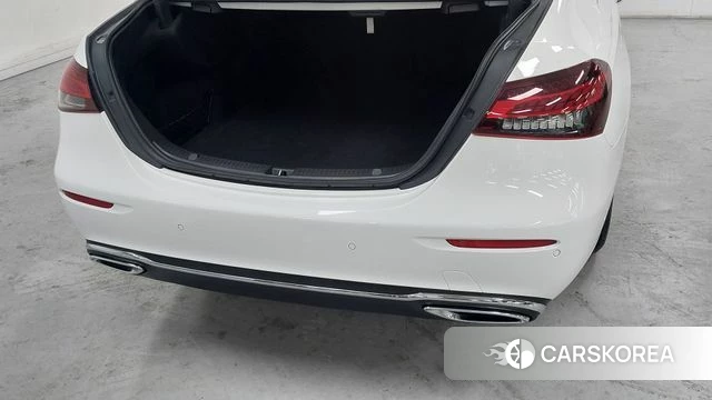 Mercedes-Benz E-Class W213 2022 Белый из Кореи, фото 2